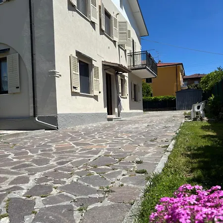Сasa de vacaciones Rosemary House